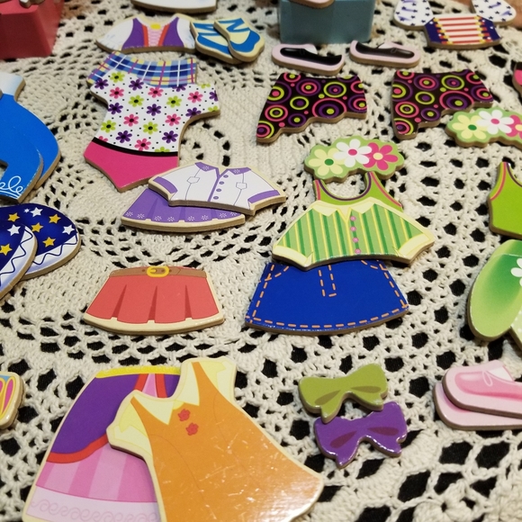 EUC 54 pcs. 2 magnetic dress dolls - Picture 8 of 13